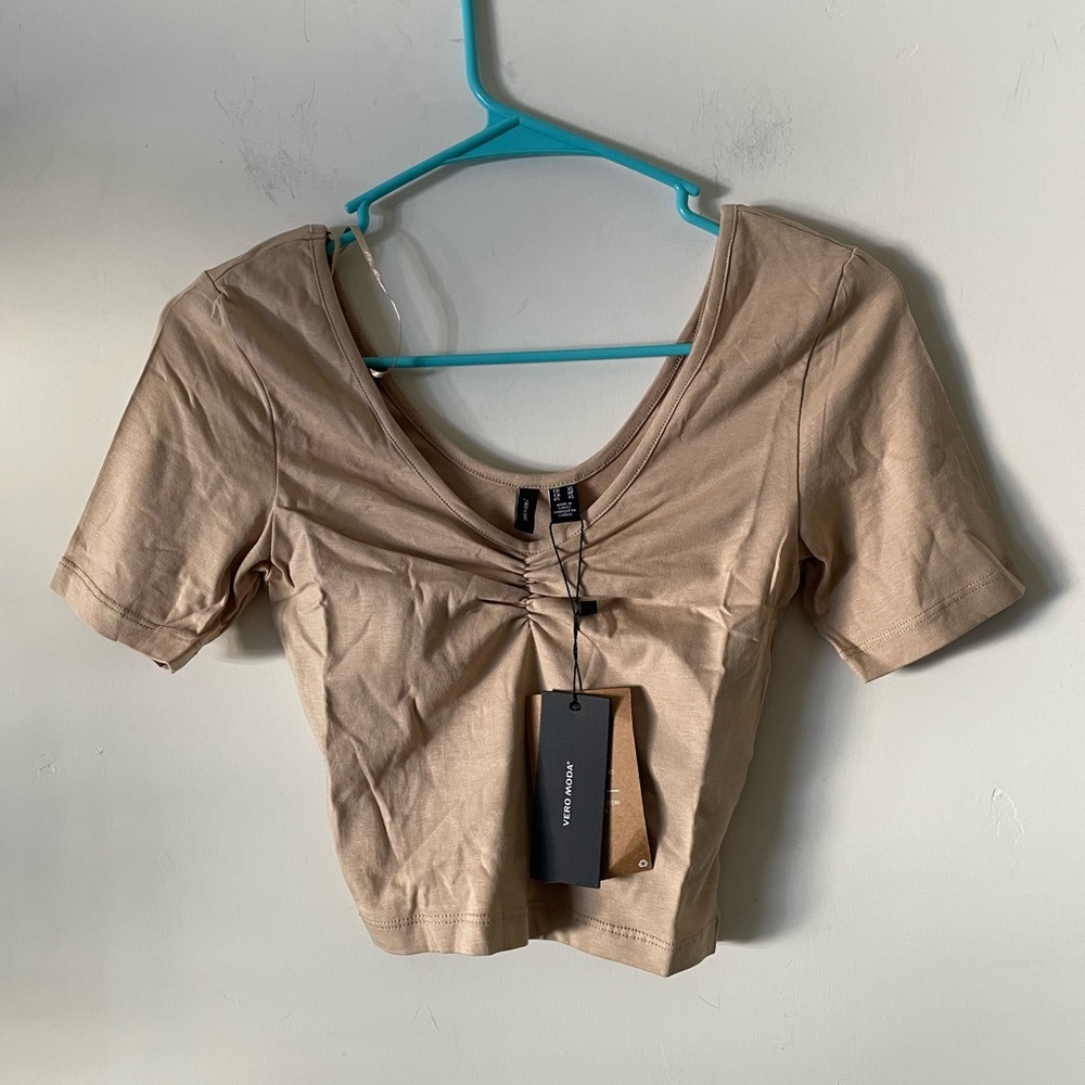 Veto Moda open shoulder short sleeve cropped shirt. Size XS